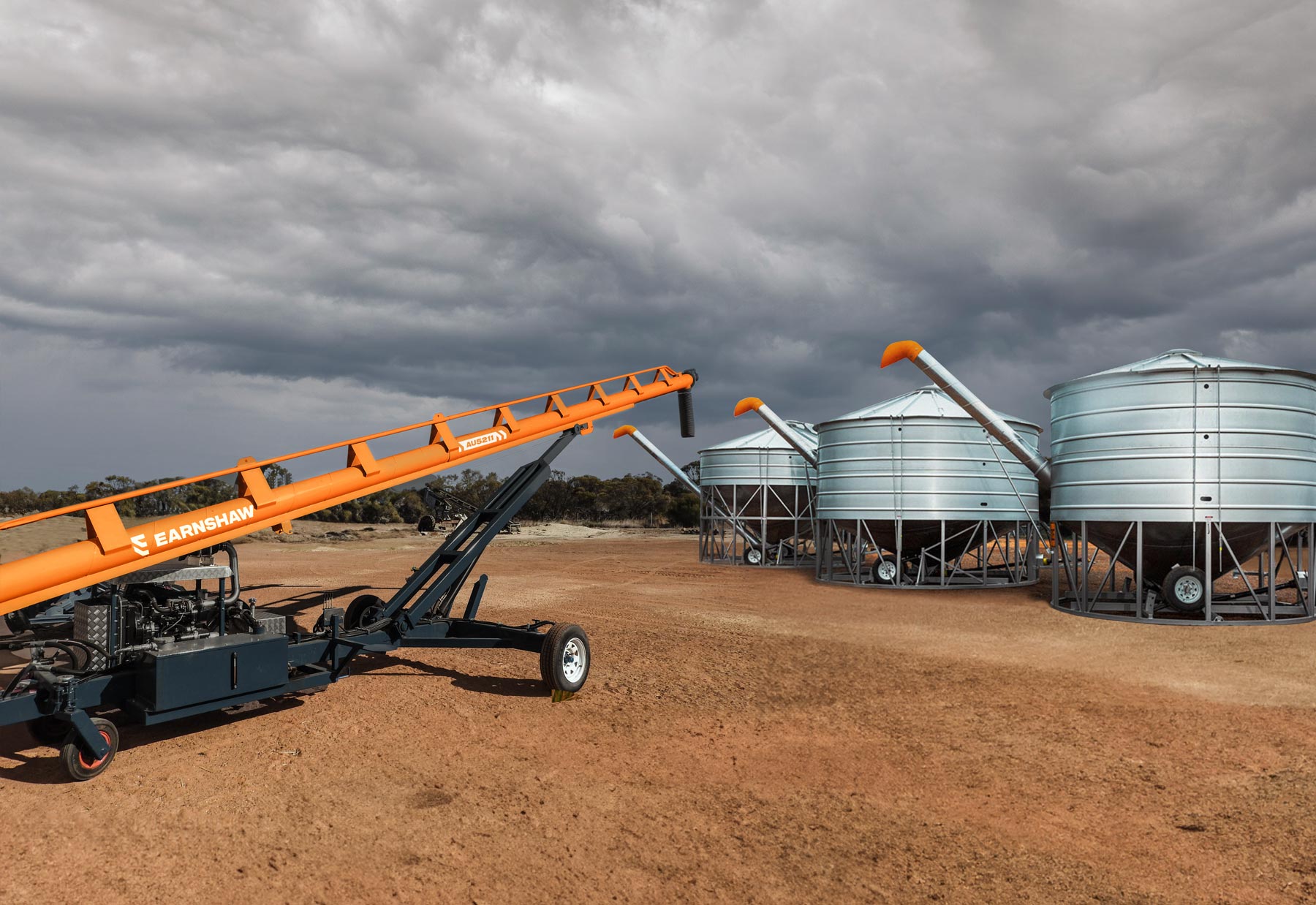 Earnshaw branded auger and fieldbins